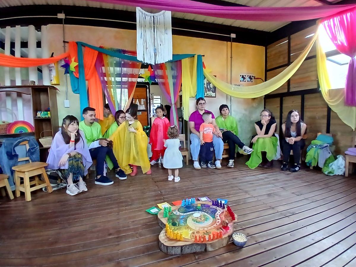 Families in colored veils sitting in a circle